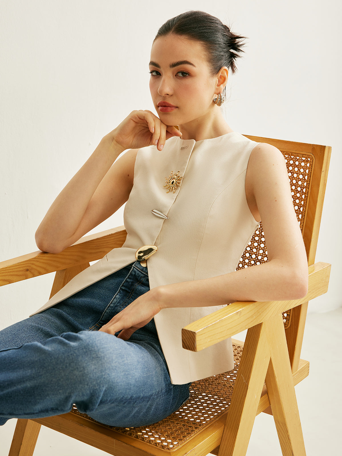 Metal Detaylı Yırtmaçlı Yelek