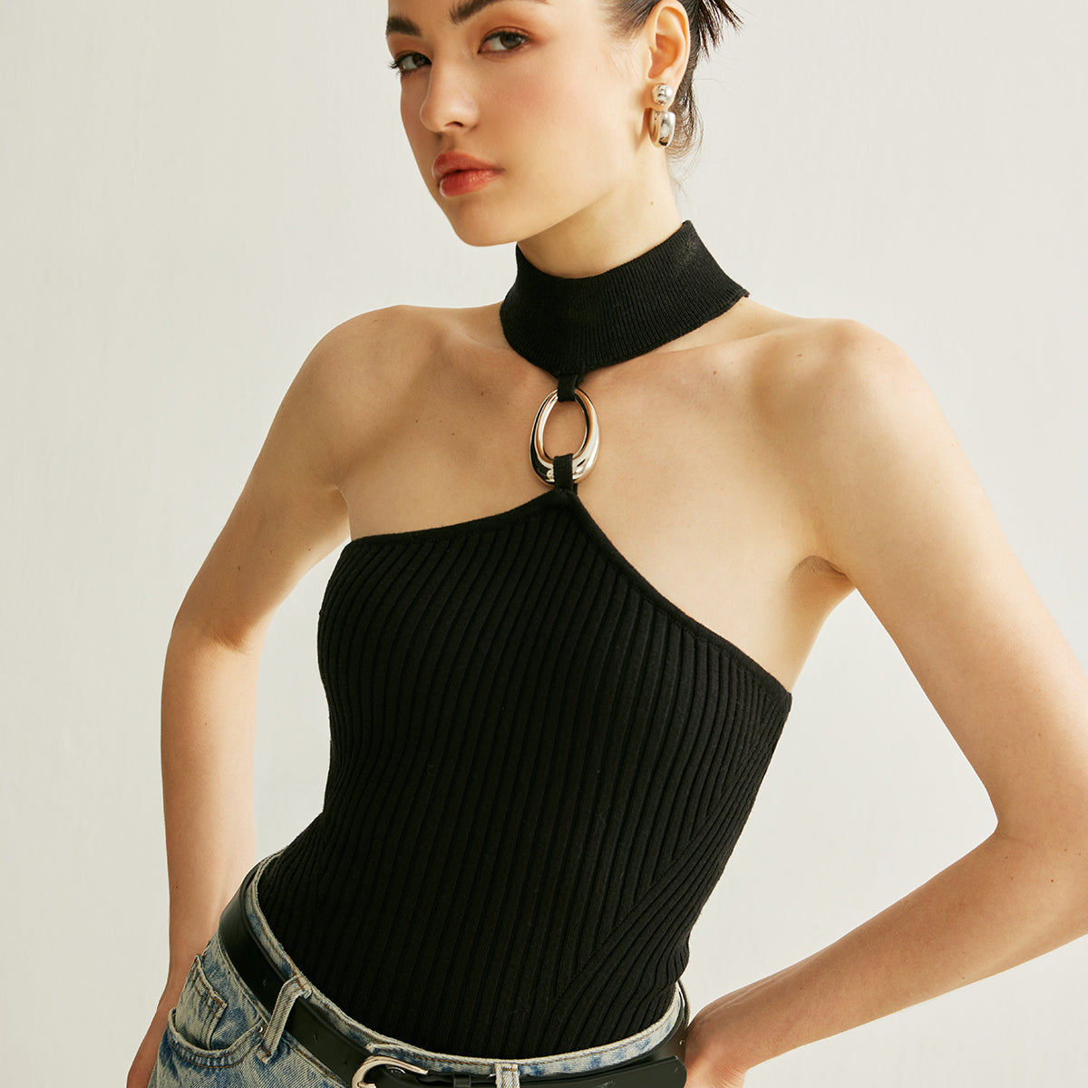 Halka Detaylı Ribanalı Halter Bluz
