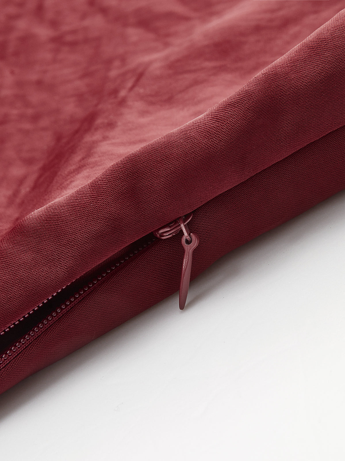 Drapeli Yaka Metal Detaylı Saten Atlet Bluz