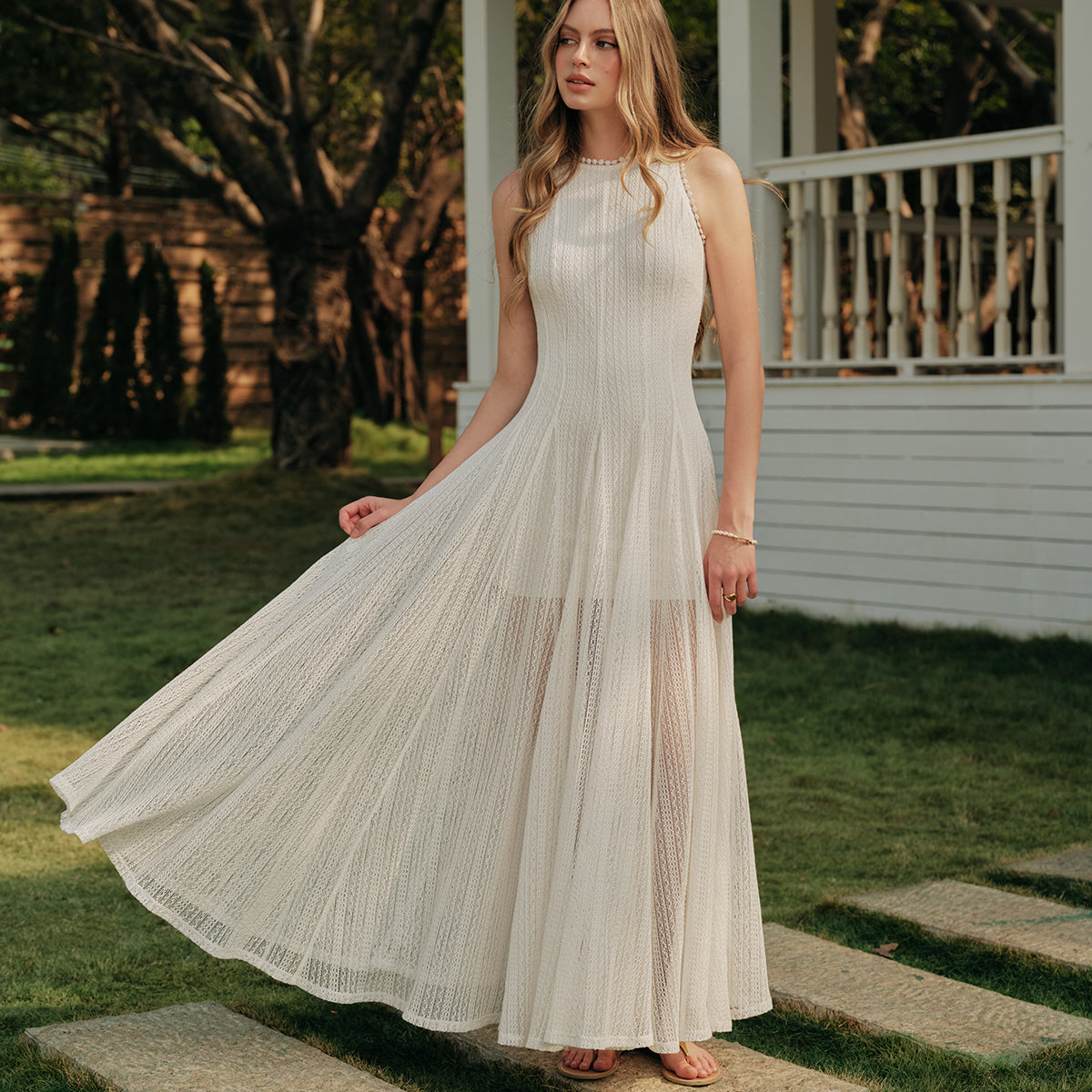 Yarı Şeffaf Dantel Kolsuz Elbise