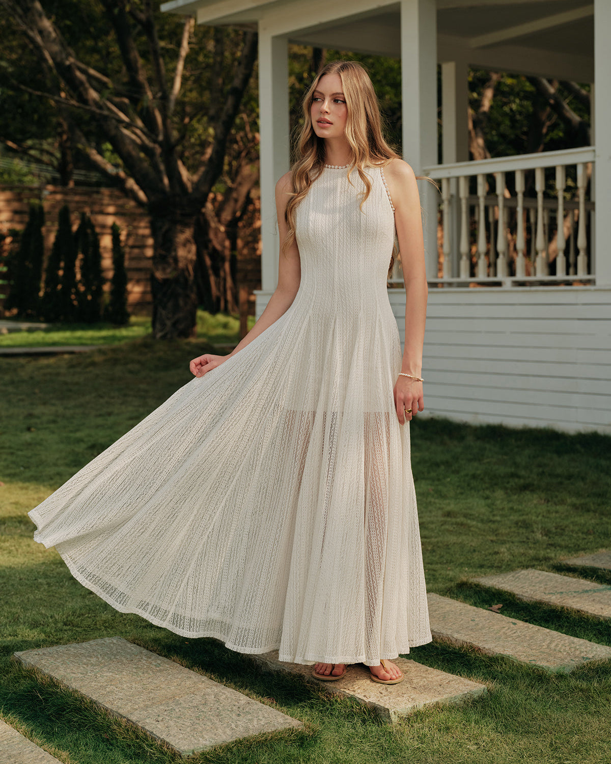 Yarı Şeffaf Dantel Kolsuz Elbise