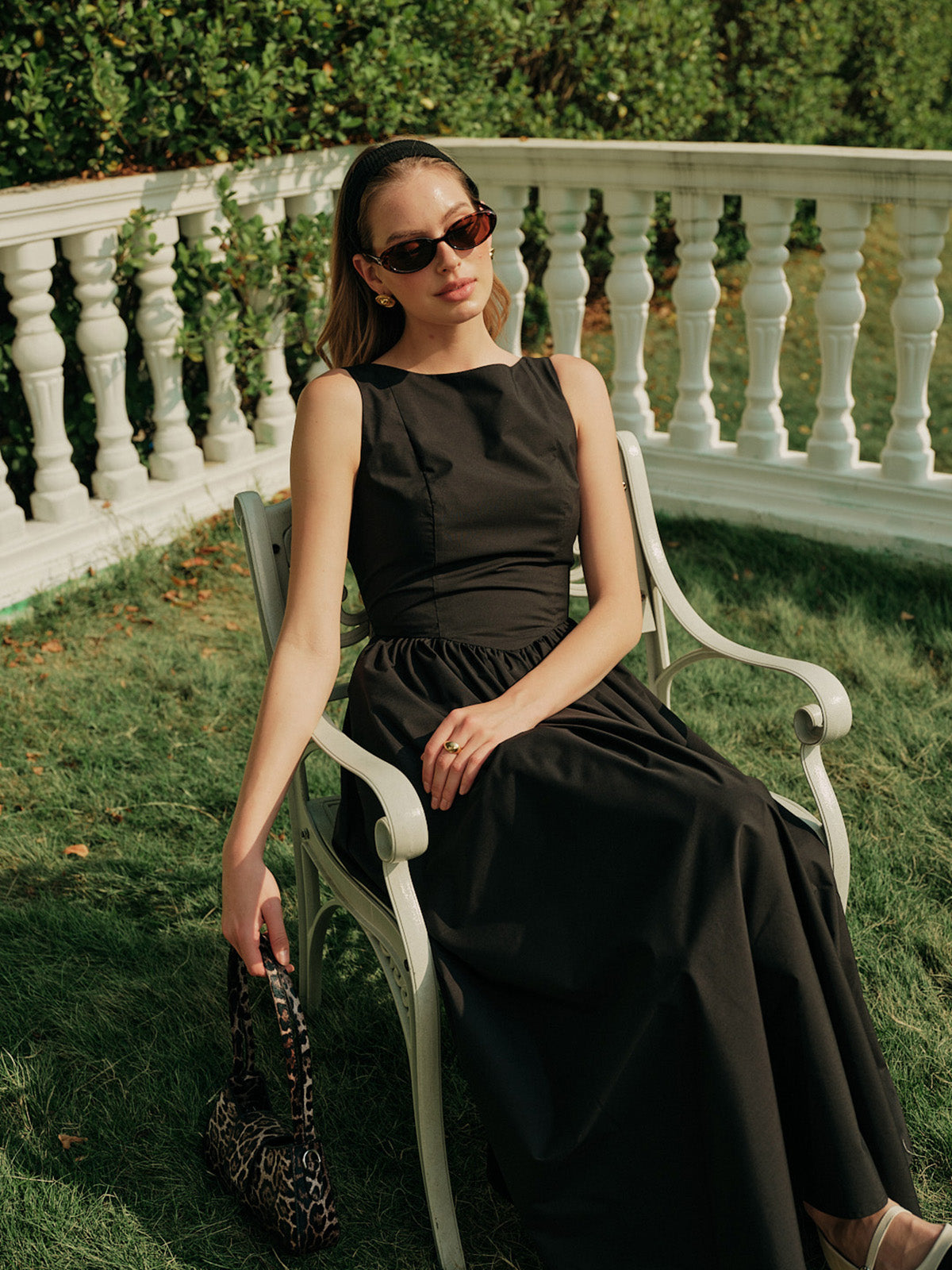 Sırt Dekolteli Pileli Kolsuz Uzun Elbise