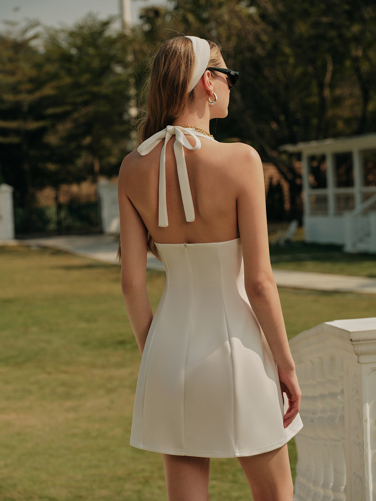 V Yaka Halter Bağlamalı Pileli Elbise