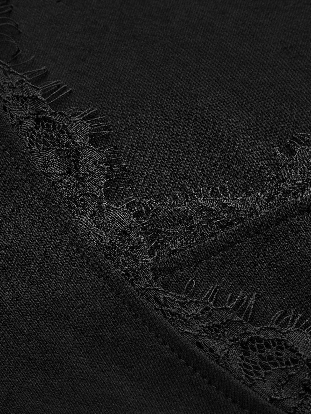 V Yaka Dantel Detaylı Dar Kesim Tişört