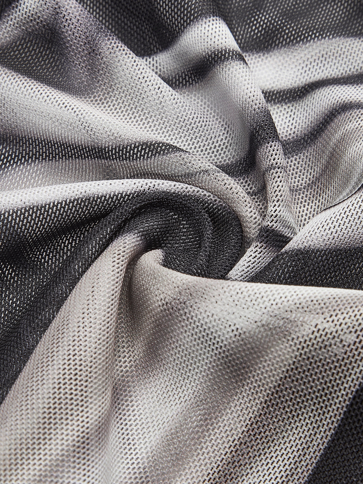 Yarı Transparan Geometrik Desenli Tül Jarse Üst