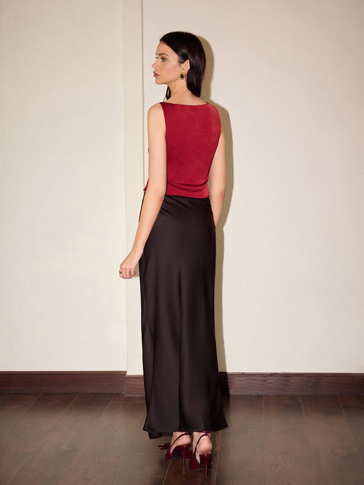 Drapeli Yaka Metal Detaylı Saten Atlet Bluz