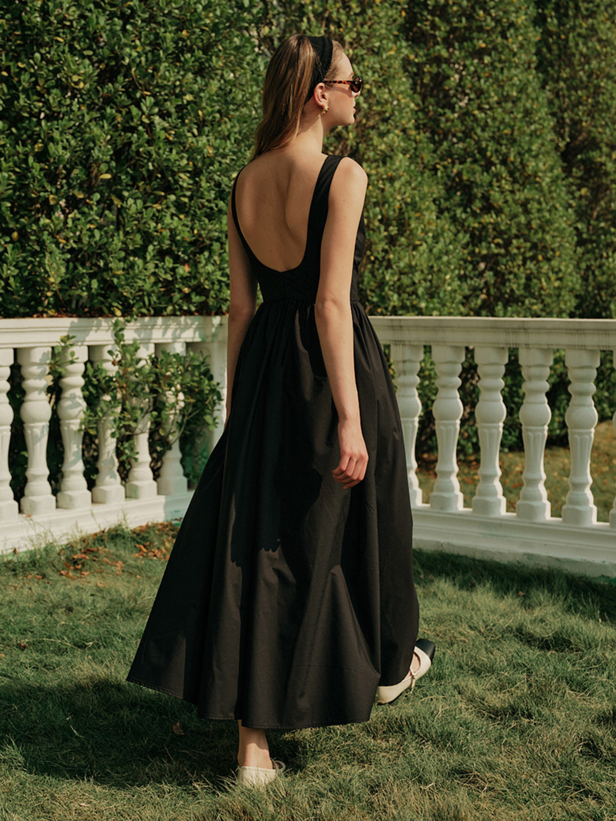 Sırt Dekolteli Pileli Kolsuz Uzun Elbise