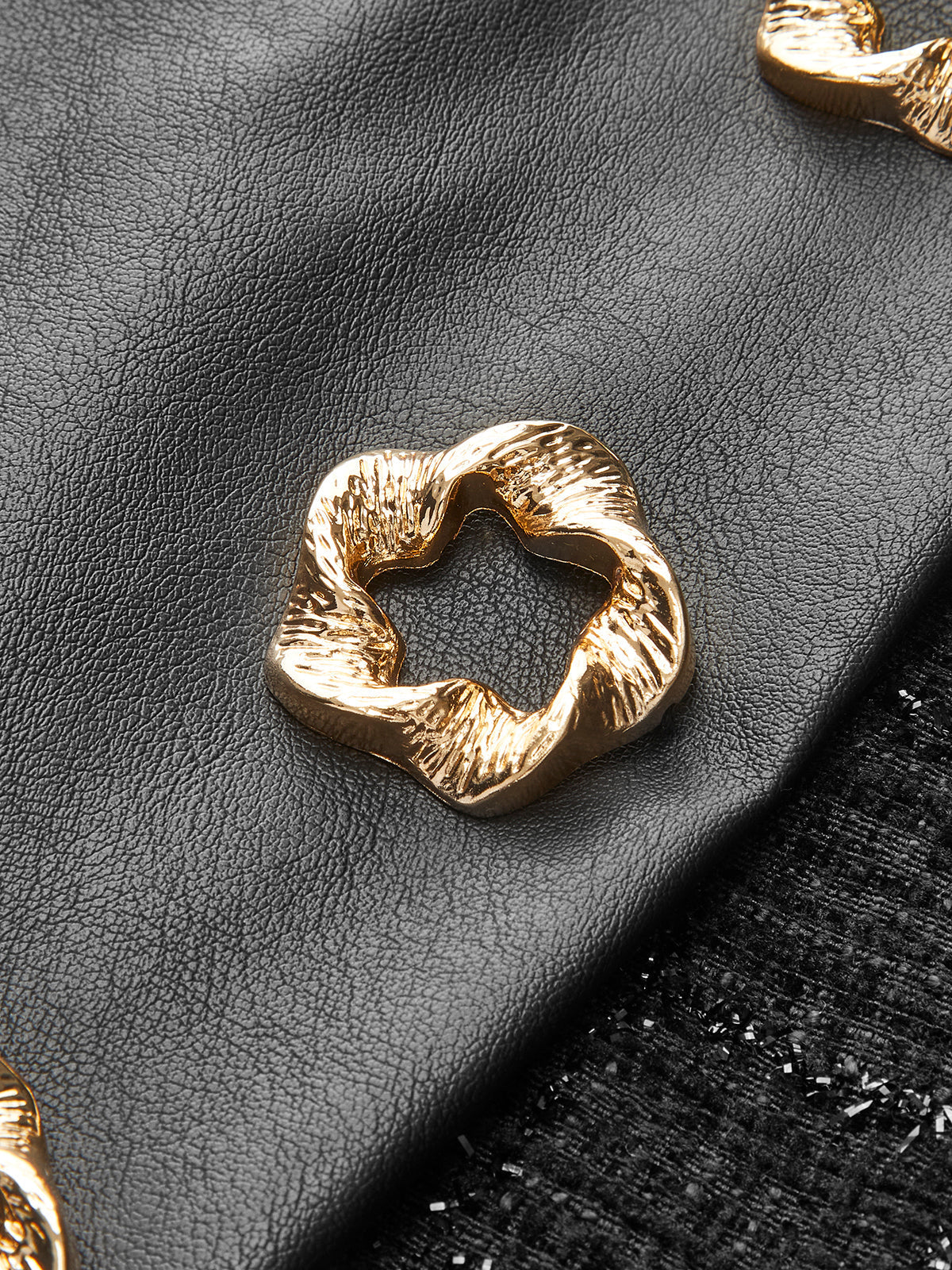 Çiçek Detaylı Suni Deri Panelli Etek