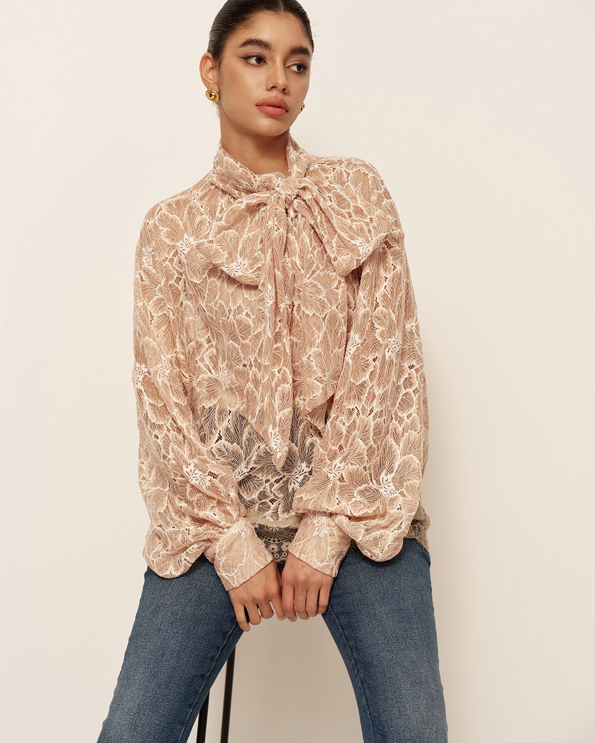 Yarı Transparan Dantel Kurdele Detaylı Bluz
