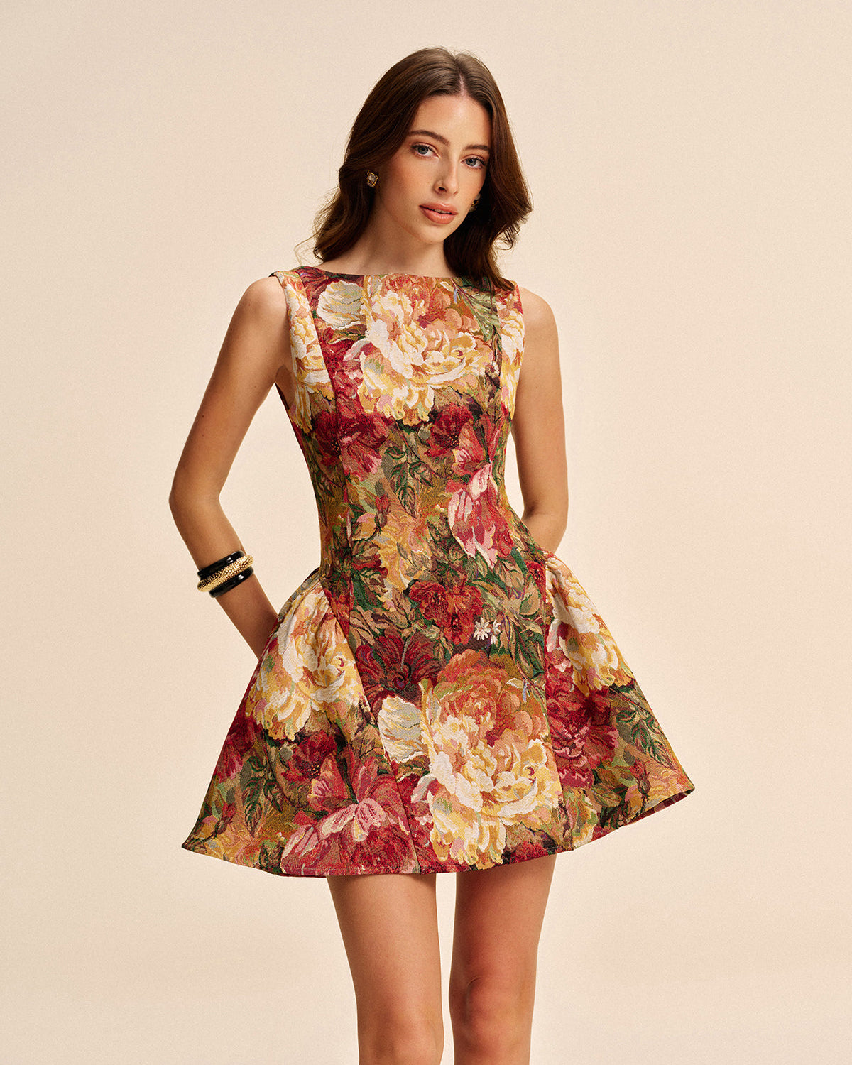 Çiçek Desenli Sırtı Açık Kloş Elbise