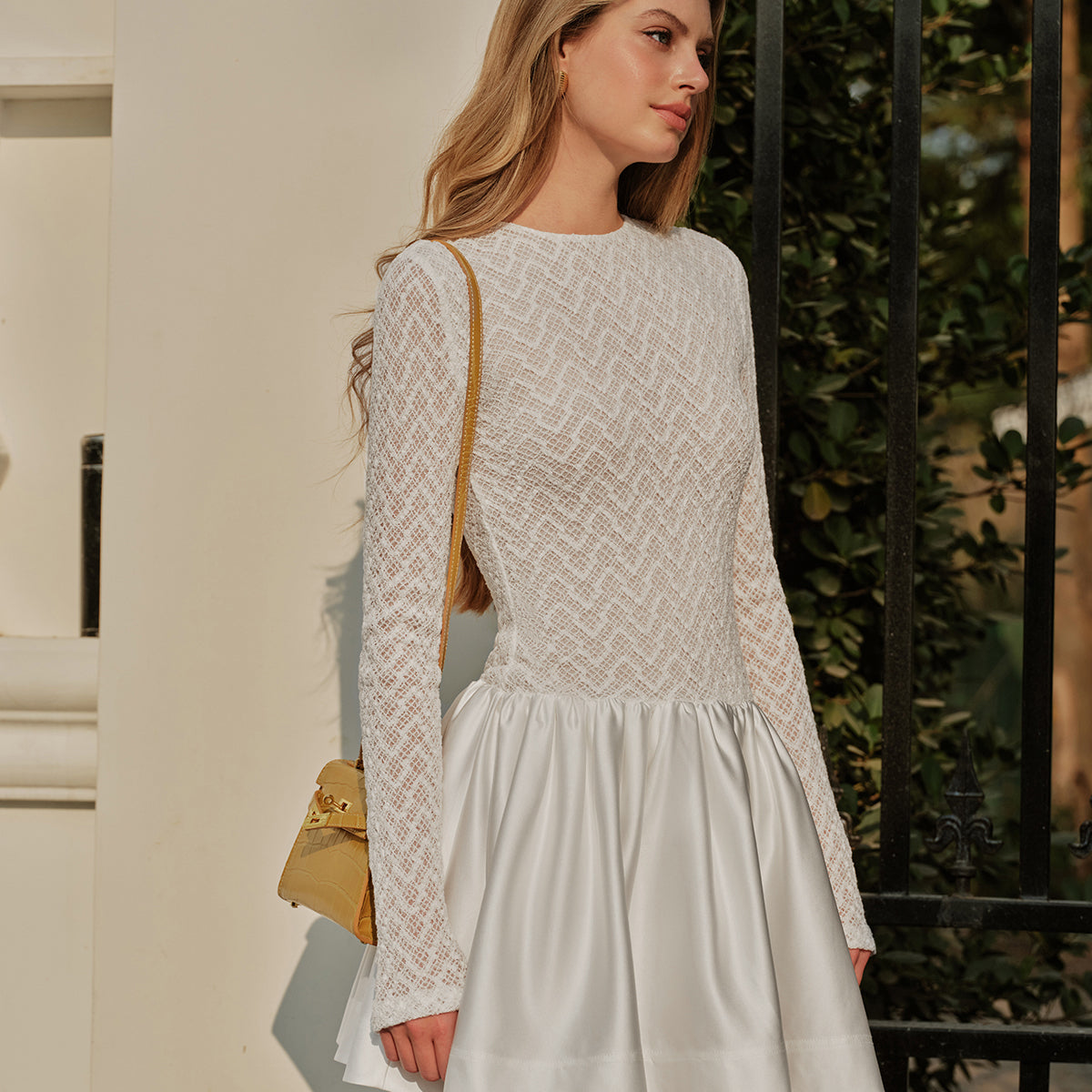 Yarı Şeffaf Dantel Saten Panelli Uzun Kollu Elbise