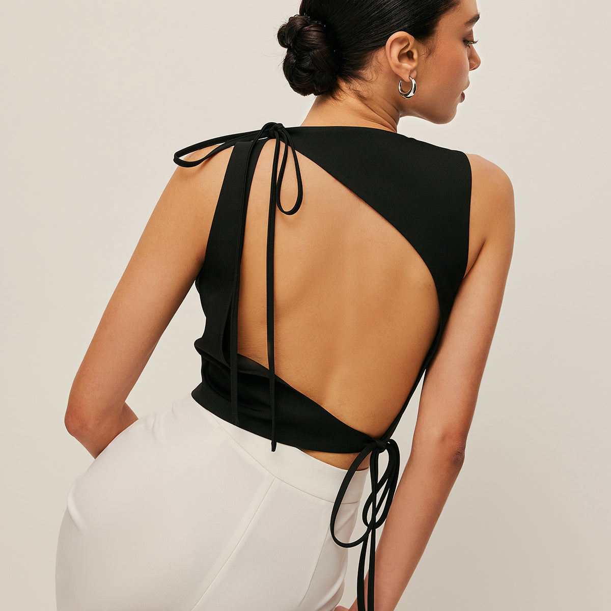 Asimetrik Açık Sırtlı Bağlamalı Üst