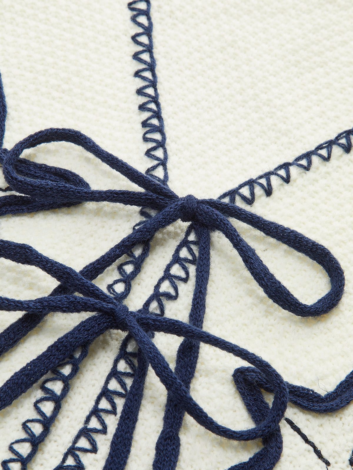 Nakış Detaylı Önden Bağlamalı Triko Yelek