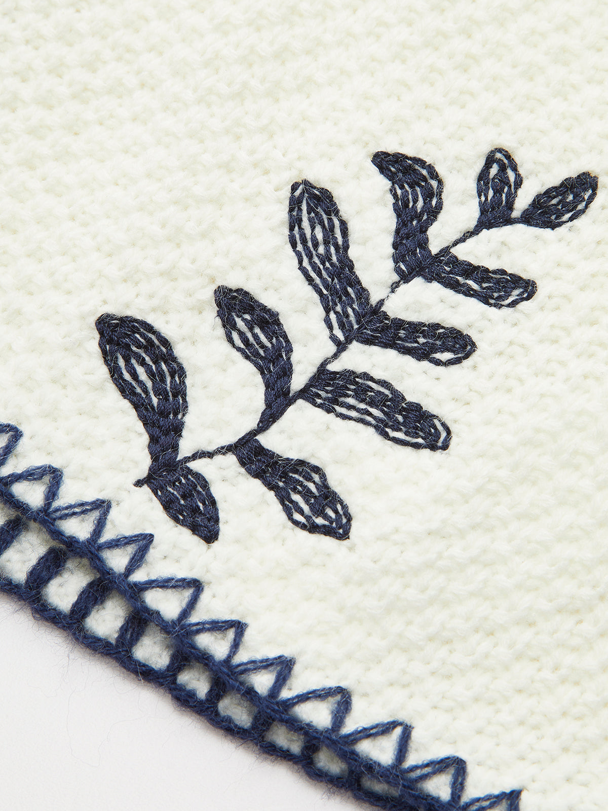 Nakış Detaylı Önden Bağlamalı Triko Yelek