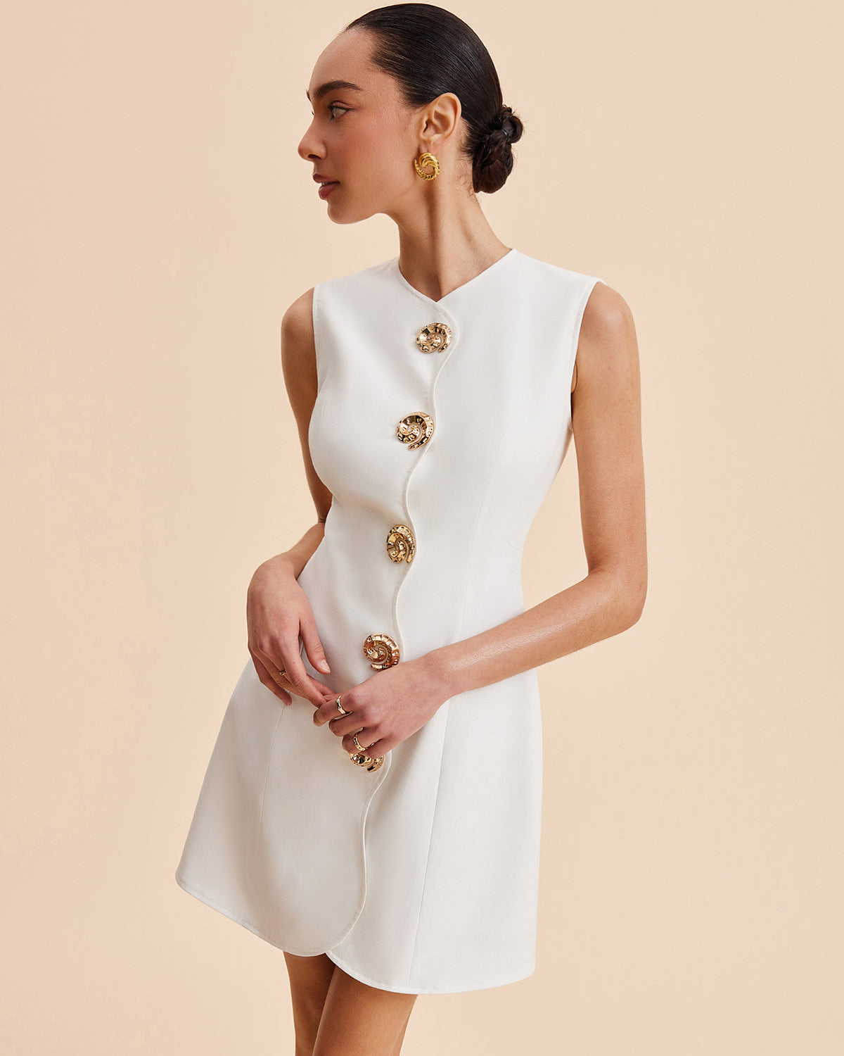 Asimetrik Düğmeli Kolsuz Elbise