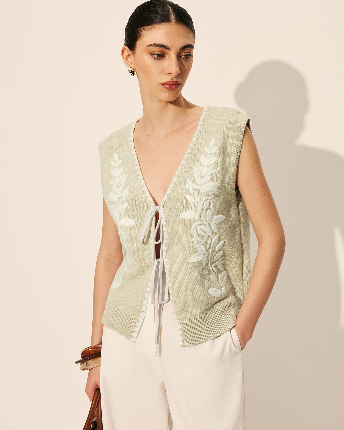 Nakış ve Fiyonk Detaylı Çiçek Desenli Triko Yelek