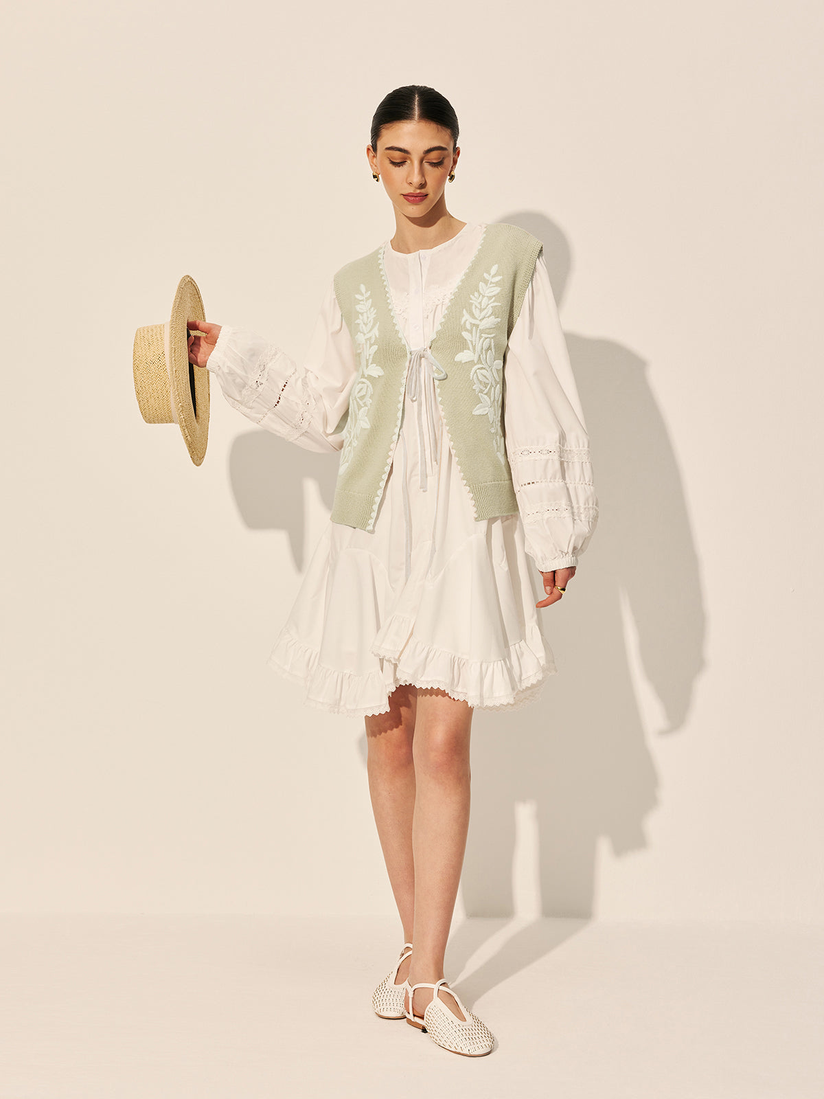 Nakış ve Fiyonk Detaylı Çiçek Desenli Triko Yelek