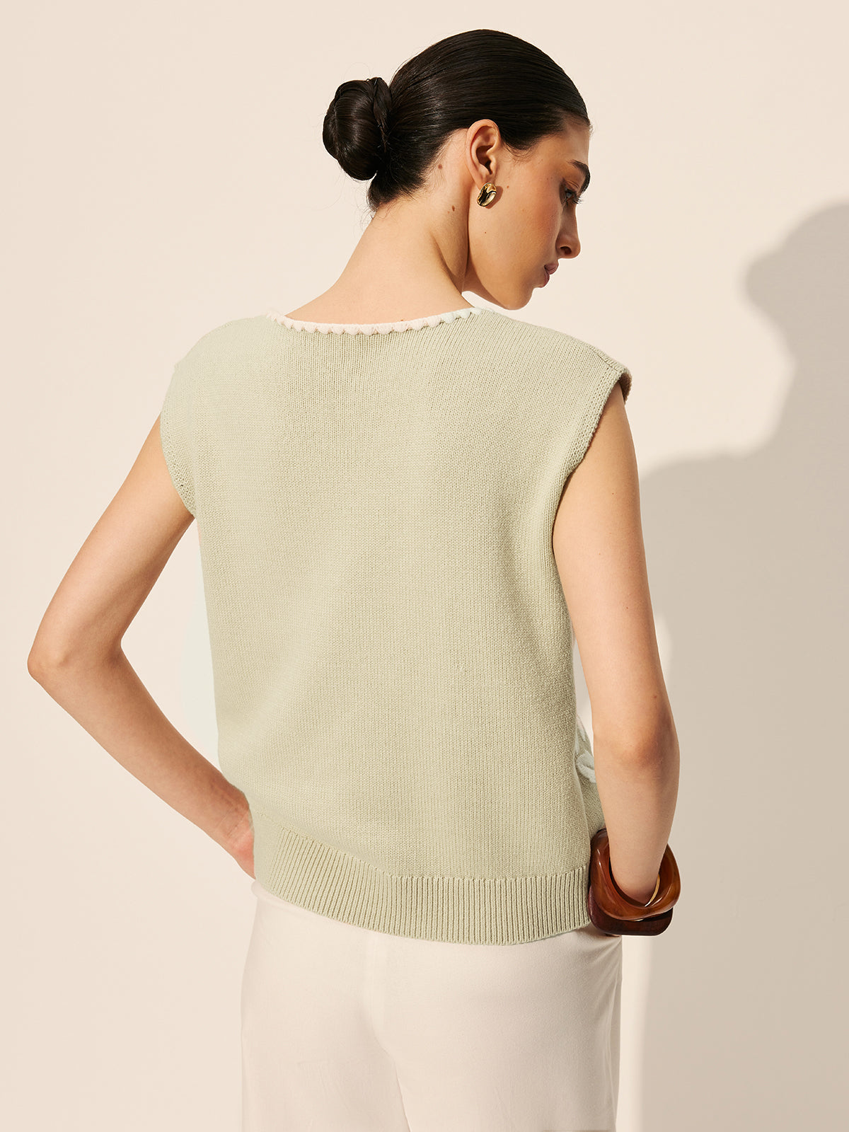 Nakış ve Fiyonk Detaylı Çiçek Desenli Triko Yelek