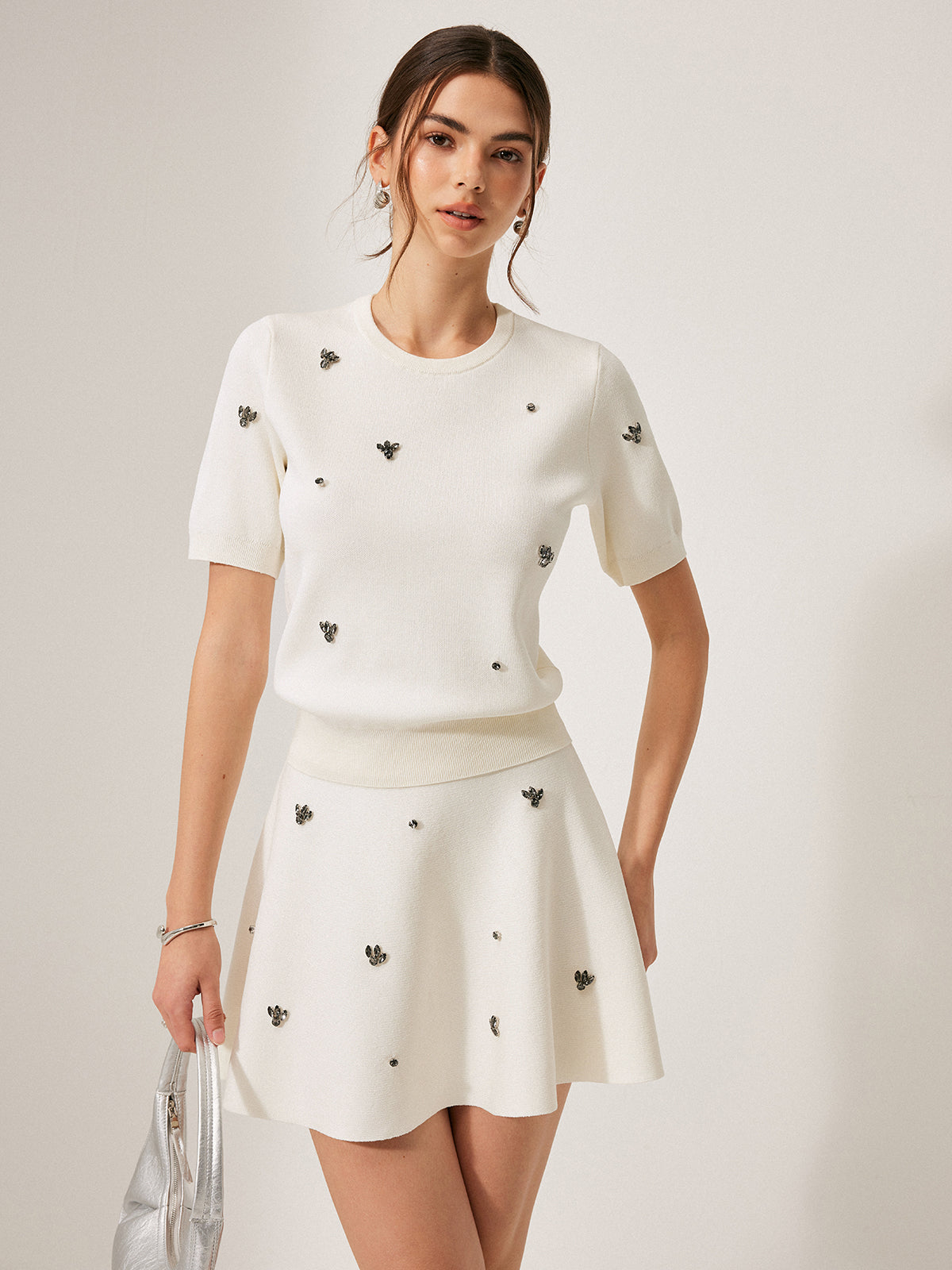 Kısa Kollu Metal Detaylı Düz Kazak