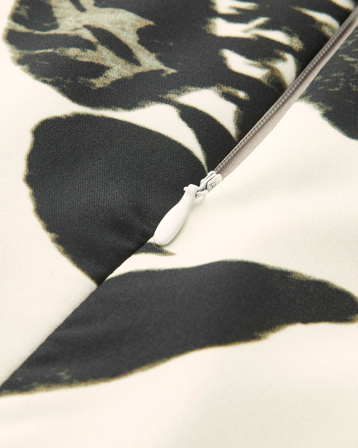 Çiçek Desenli Kolsuz Pileli Elbise