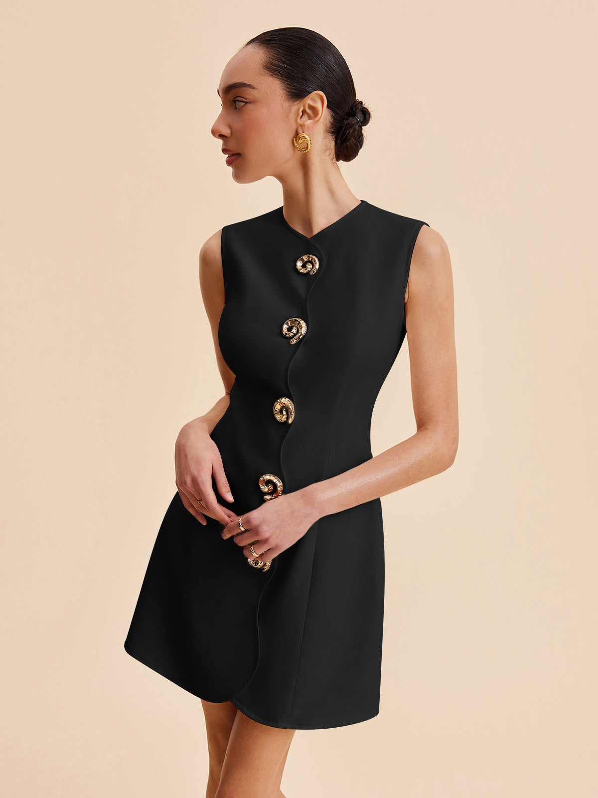 Asimetrik Düğmeli Kolsuz Elbise