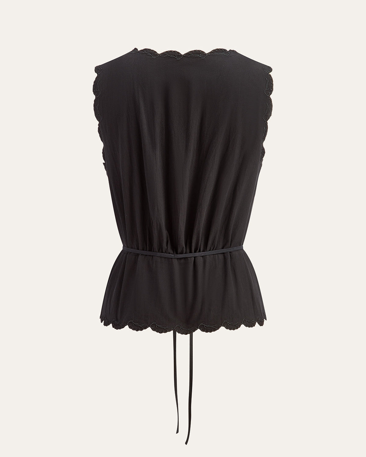 Dantel Detaylı Dalgalı Kenarlı Düğmeli Bluz