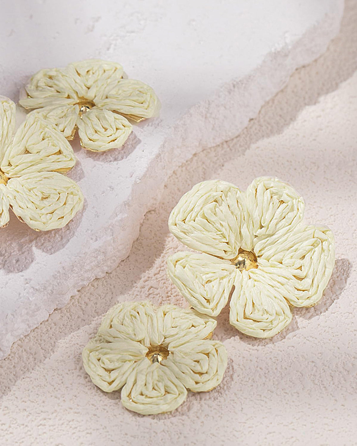 Altın Yaldızlı Dantel Yaprak Küpeler