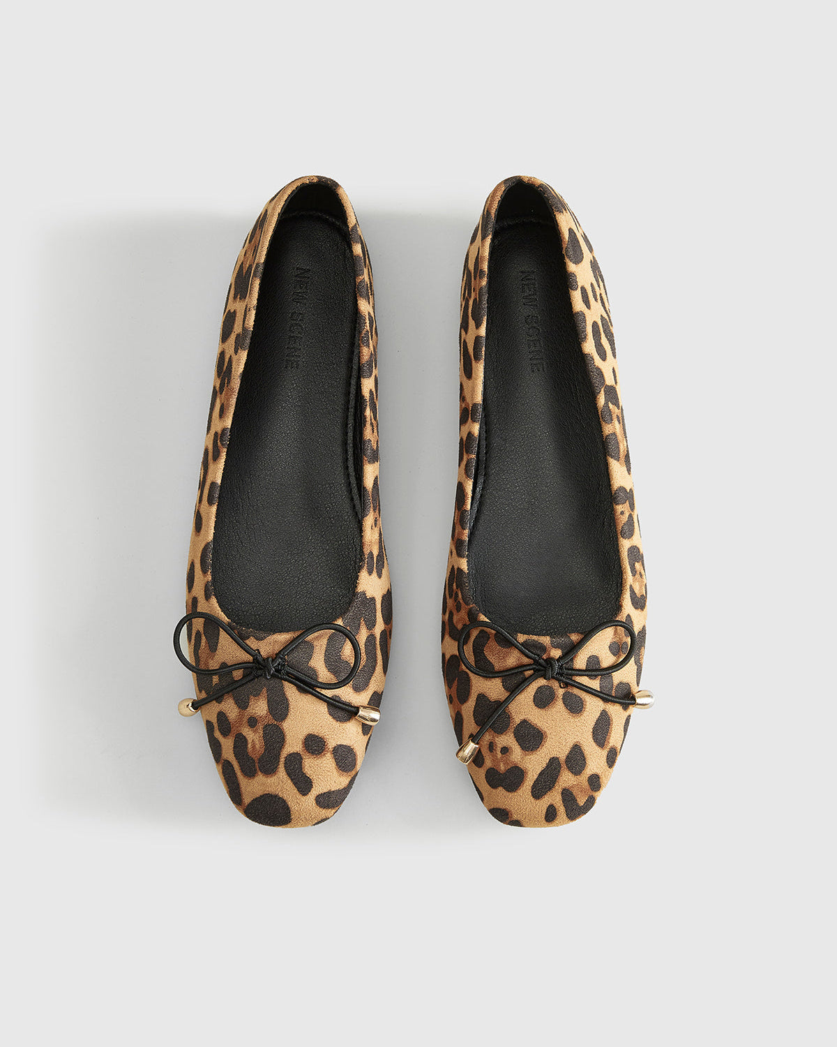 Fiyonk Detaylı Leopar Desenli Babet Ayakkabı