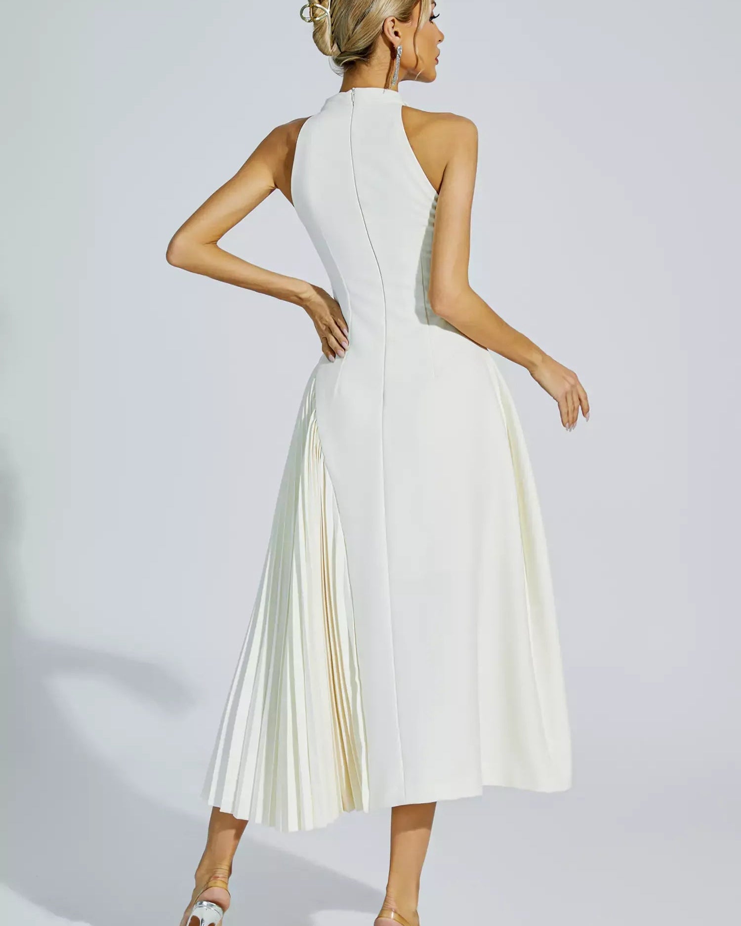 Krem Fırfırlı Kolsuz Uzun Elbise