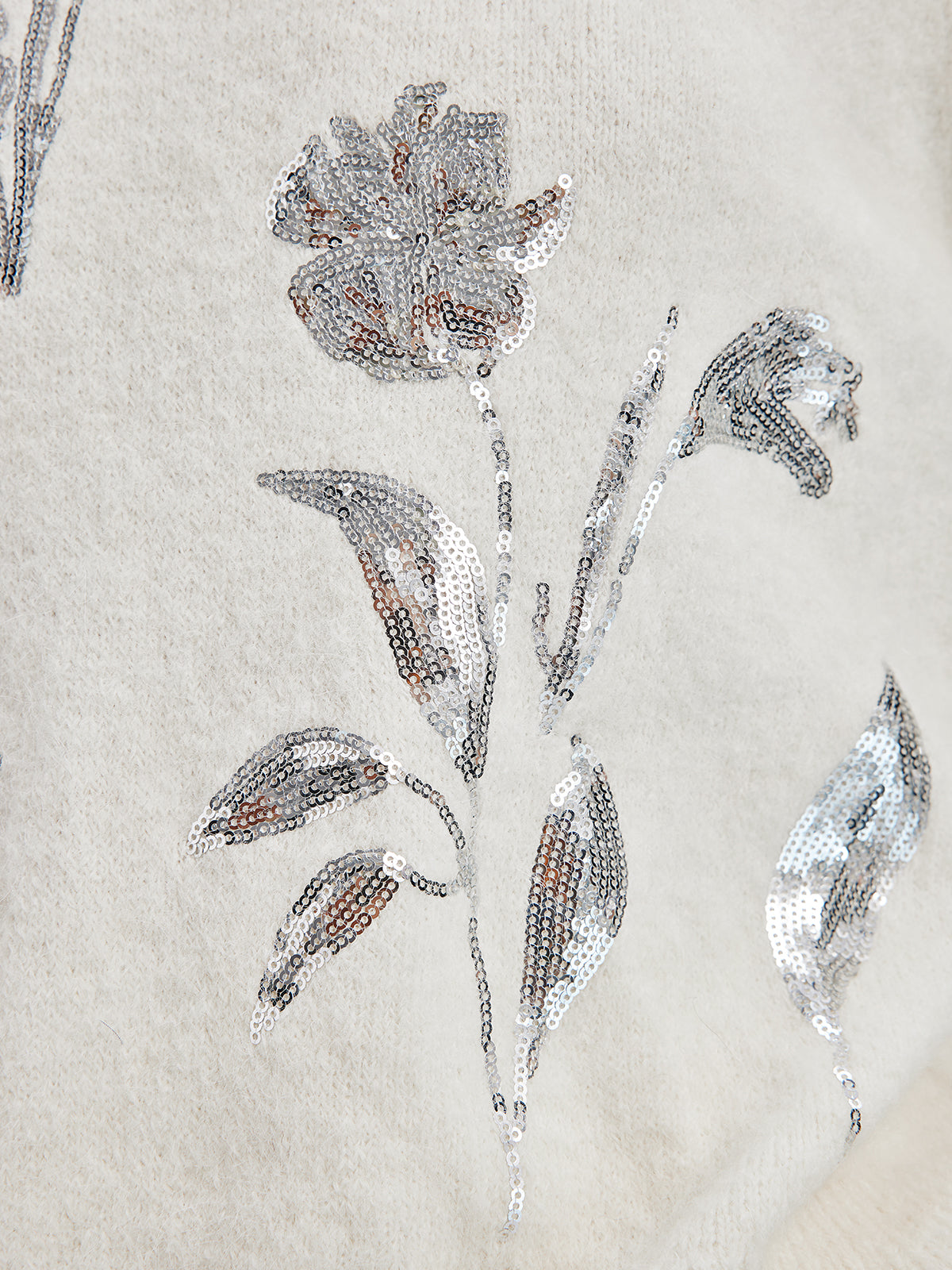 Gümüş Çiçek İşlemeli Triko Kazak