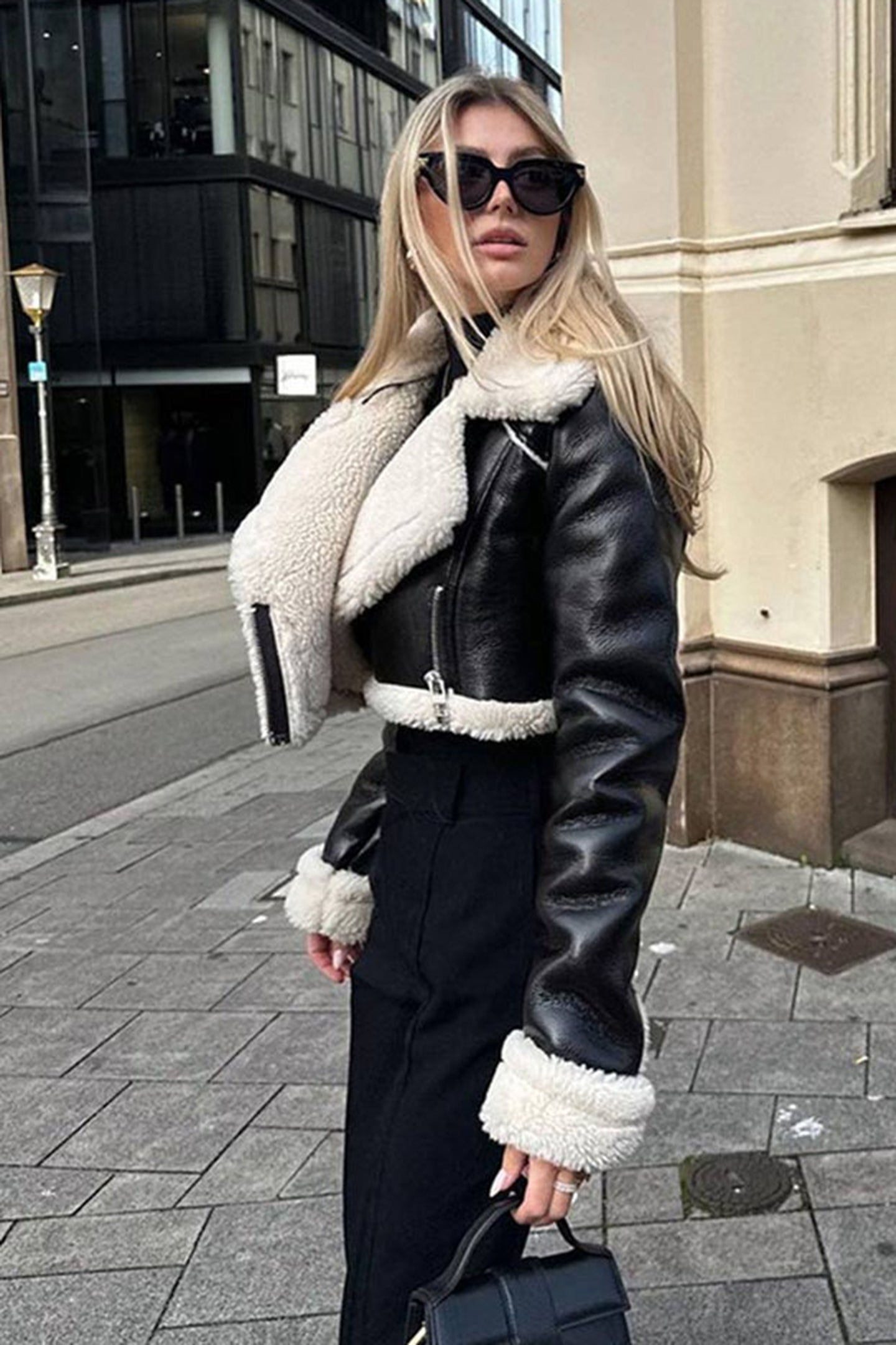 Yaka Kısa Kesim Deri Ceket