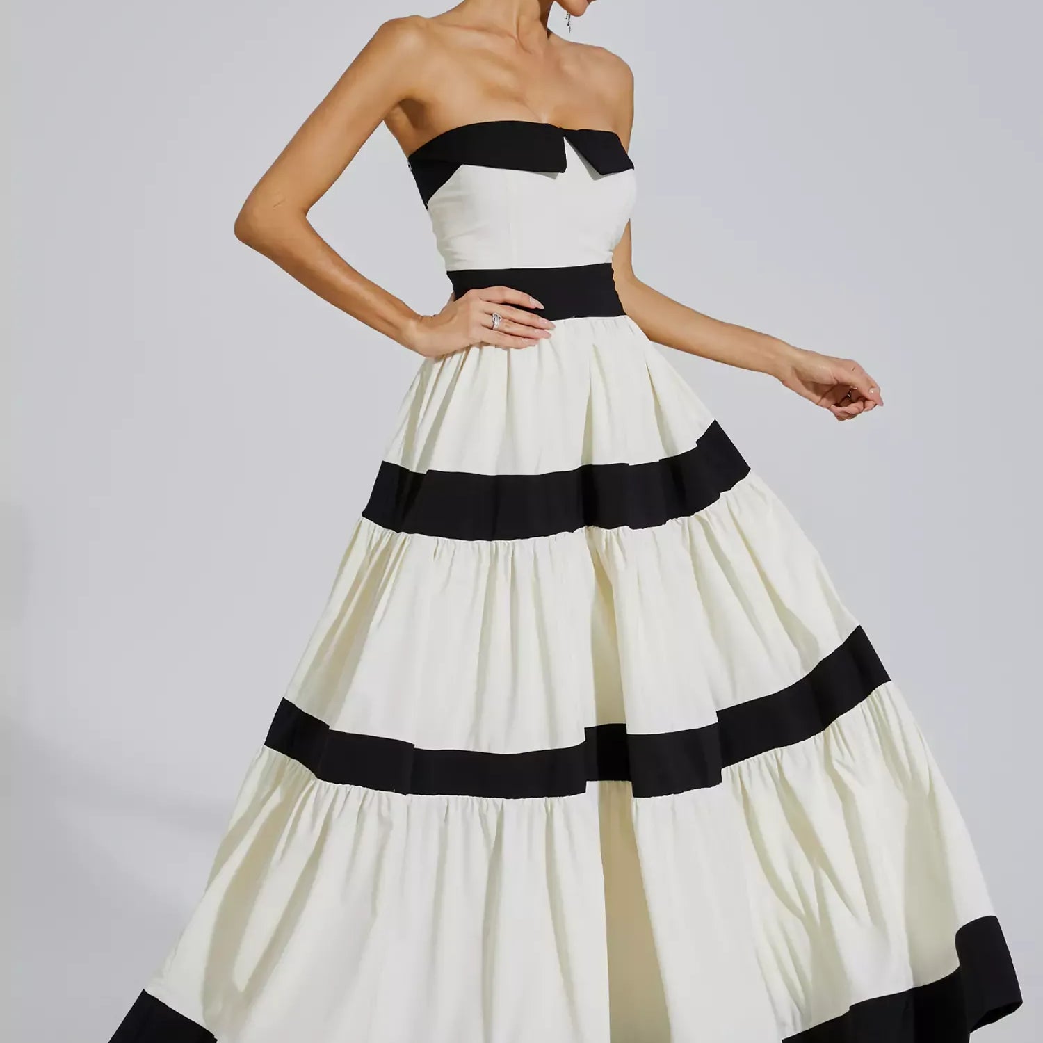 Valery Beyaz Çizgili Fiyonklu Uzun Elbise