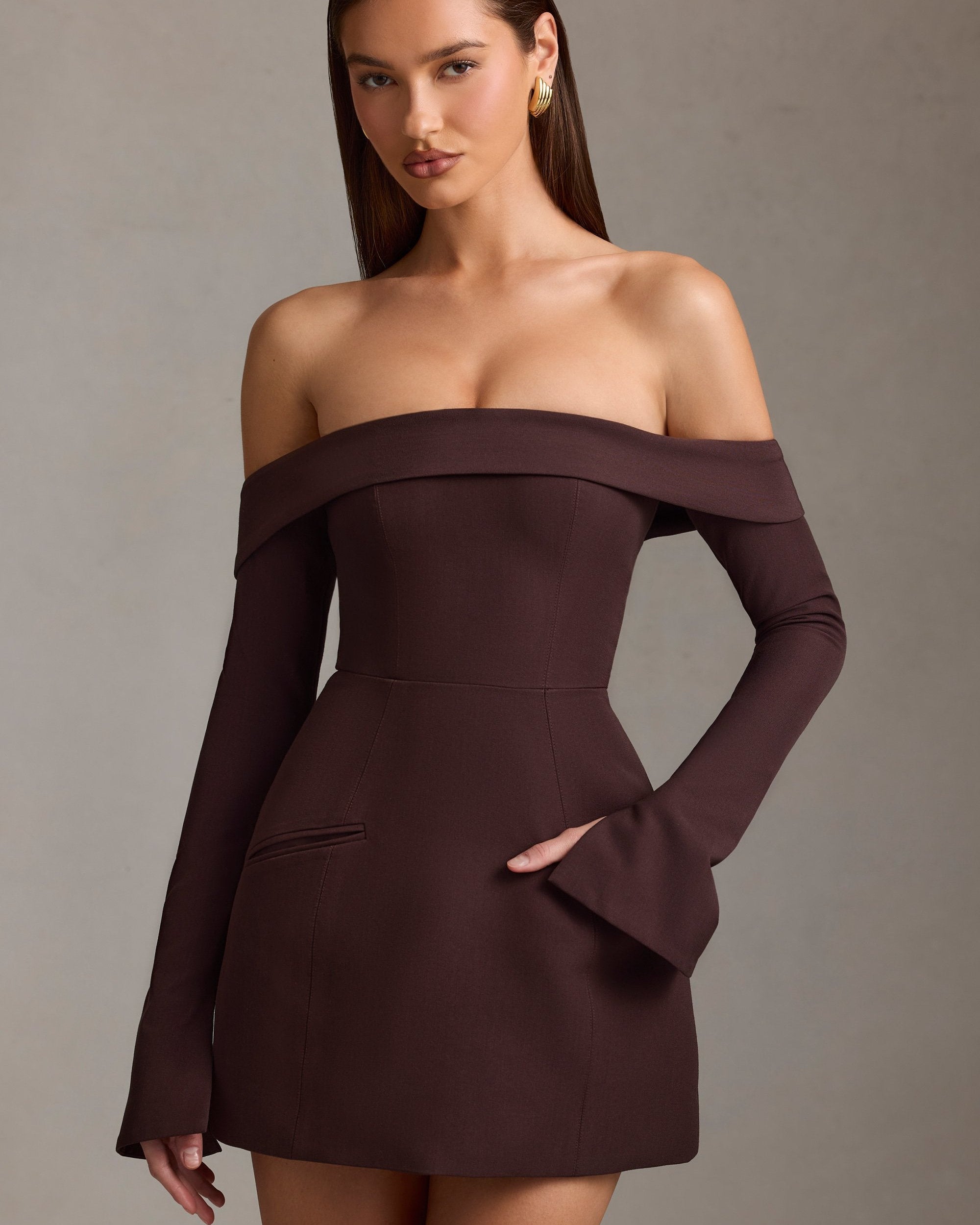 Seraphina Off-Shoulder Yapılandırılmış A Kesim Mini Elbise – Çikolata Kahvesi