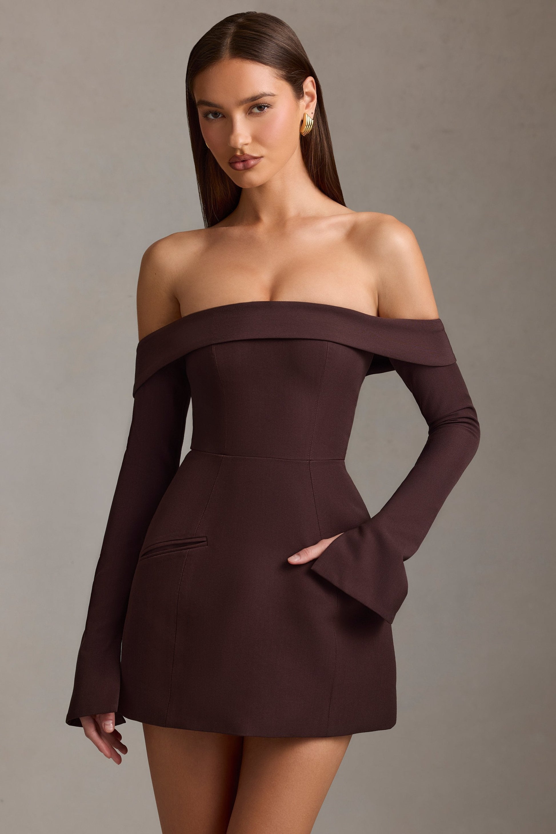 Seraphina Off-Shoulder Yapılandırılmış A Kesim Mini Elbise – Çikolata Kahvesi