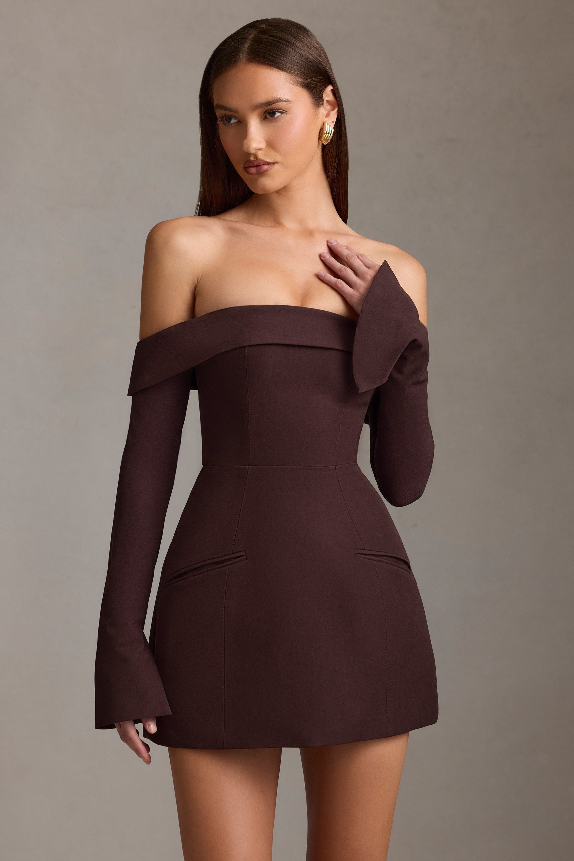 Seraphina Off-Shoulder Yapılandırılmış A Kesim Mini Elbise – Çikolata Kahvesi